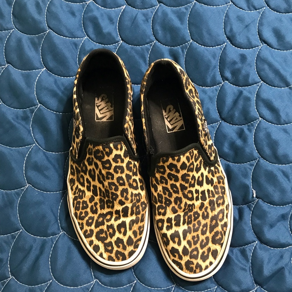 Classic slip on cheetah leopard print Vans